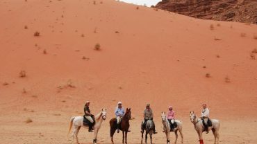 Deep Desert VIP: Experience Private Super Safaris with the Elite Fleet of Horizon Crew